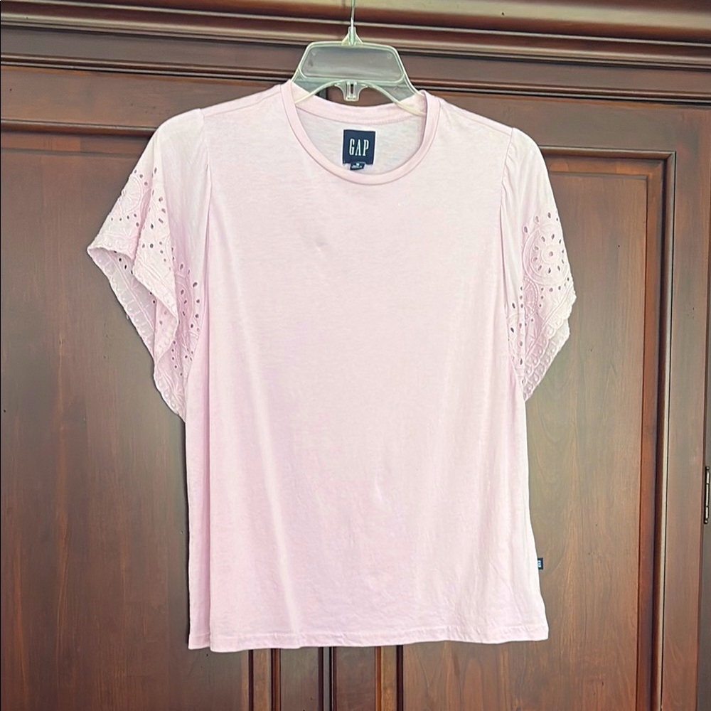 Gap lavender eyelet sleeve tee